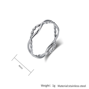 Detail of 4mm twisted double-strand stainless steel ring with weight and material info