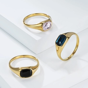 Minimalistische 18K vergoldete Edelstahlringe mit bunten rechteckigen Edelsteinen