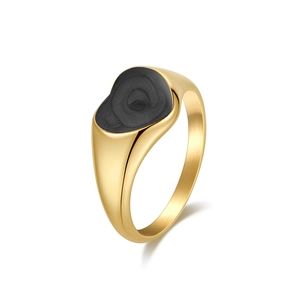 Anillo de acero inoxidable chapado en oro de 18K con incrustación negra ondulada de mujer