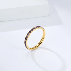 Anello impilabile in acciaio inossidabile dorato da 3mm con pavé di zirconi viola