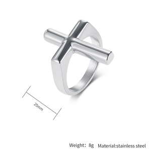 Spécifications de la bague croix en acier argenté de 25mm de large et 8g de poids