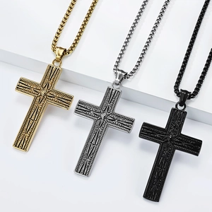Collier Pendentif Croix Homme Gothique Vintage Acier Inoxydable Style Punk Religieux Motif Relief Bijoux pour Hommes