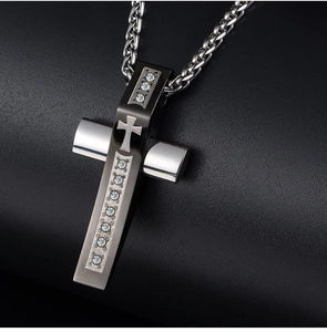 Collier pendentif croix pour homme en acier inoxydable avec strass en argent et bronze