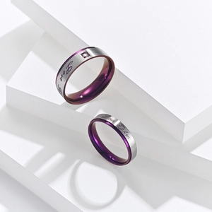 Ensemble de bagues de couple en argent brossé et violet avec gravure romantique Love Token