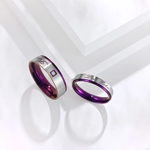 Bagues de couple en acier inoxydable violet avec gravure Love et finition brossée