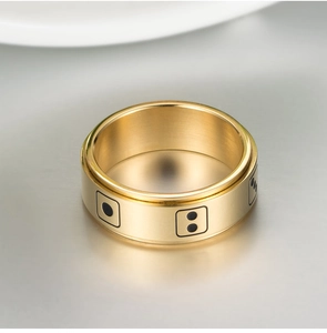 Goldener Edelstahlring mit drehbaren Mahjong-Würfelpunkten und fein polierter Oberfläche