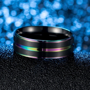 Anello in acciaio inossidabile nero spazzolato con due strisce arcobaleno e finitura opaca