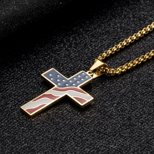 Collier croix en acier inoxydable doré avec motif drapeau américain et étoiles