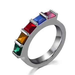 Bague en Acier Inoxydable Découpe Laser Strass Carrés Arc-en-Ciel Style Européen Exagéré Bijoux de Mode pour Hommes Femmes