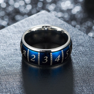 Blue spinning poker ring in stainless steel with engraved numbers and silver metal edges