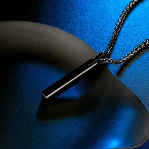 Minimalistische schwarze Rechteck-Säule Halskette mit langlebiger Weizenkette für Herren