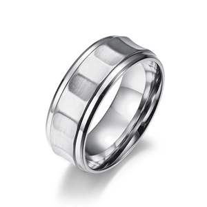 Herren-Ring mit gebürsteter matter Textur und polierten Kanten in Silber-Optik
