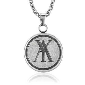 Collana con Ciondolo a Piastra Rotonda in Acciaio Inossidabile Retrò con Motivo a Lettere Industriali per Uomo Gioielli Hip Hop