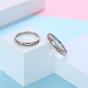 Anelli minimalisti in argento con dettagli corna di cervo e accenti in oro rosa