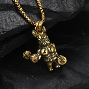 Collana bulldog palestra in finitura oro con catena box da uomo su pietra scura