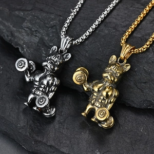 Collana con ciondolo bulldog palestrato con manubri in argento opaco e oro per fitness