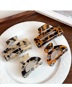 Detailed set of leopard print acetate hair claws in rectangular and semi-circle shapes