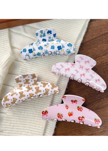 Détails de 4 pinces à cheveux à motifs fleurs et ours sur un fond en tricot