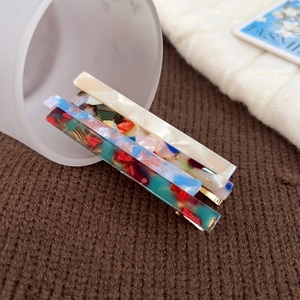 Three-piece acetate tortoiseshell hair clip set in white and multicolor patterns