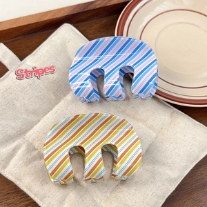 Minimalist Korean M-Shaped Striped Hair Claw Clip Large PVC Shark Clip Fashion Non-Slip Hair Accessories For Women Daily Styling