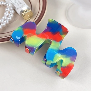 Grande molletta per capelli in PVC ondulata con sfumatura multicolore e finitura lucida