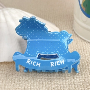 Pinza per capelli cavallo a dondolo blu a pois bianchi con scritta RICH RICH