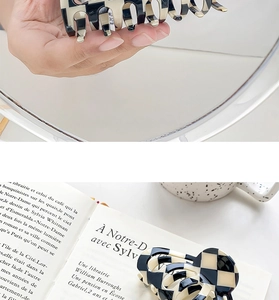 French vintage style checkerboard hair claw clip in acetate material with wavy design