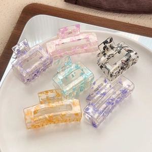Fashion Acrylic Geometric Hollow Hair Claw Clips For Women Shell Texture Resin Shark Clips Elegant Hairpin Hair Accessories