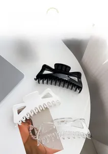 Pinces à cheveux 14cm géométriques en noir, blanc crème et transparent en résine