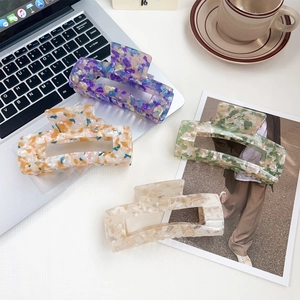 Set of four 13cm acetate shark hair claws with marble and floral patterns for thick hair
