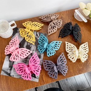 Matte Frostige Hohle Schmetterling Haarkralle Clip Große Kunststoff Schmetterling Haarschmuck Für Dickes Haar Süße Damen Haarnadeln