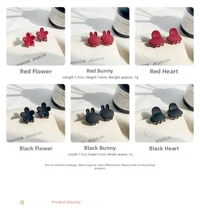 Detailed view of mini matte hair claws in flower and rabbit shapes with size dimensions
