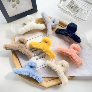 Korean Style Fashion Large Plush Hair Claw Clip Artificial Faux Fur Shark Clip Autumn Winter Warm Hair Styling Accessories For Women
