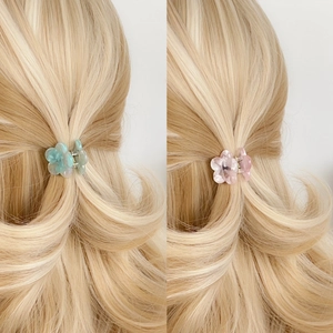 Floral acetate hair claw clips in light green and pink marble texture for women