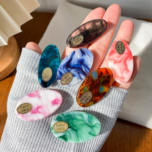 French Retro Acrylic Oval Hair Clip Marble Tortoiseshell Pattern Side Clip With Metal Label Fashion Hair Accessories For Women