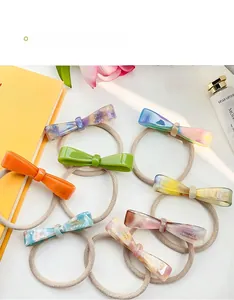 Détail d'un lot de 7 élastiques à cheveux en acétate avec gravure dorée France Handmade