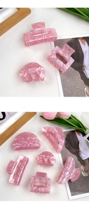 Détails d'un ensemble de pinces à cheveux rose marbré aux formes géométriques
