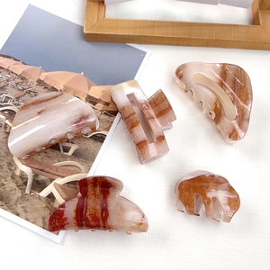 Minimalist Acrylic Marble Pattern Hair Claw Clip Fashion Geometric Amber Hair Catcher Shark Clip For Women Hair Styling