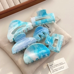 Fresh Sky Blue Marble Acrylic Hair Claw Geometric Shark Clip For Women Elegant Handmade Non-Slip Hair Accessory For Daily Style