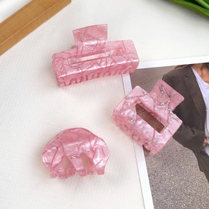 Lot de pinces à cheveux géométriques en acrylique rose pailleté avec effet marbré
