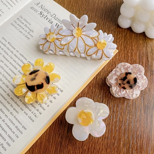 Elegant Acetate Flower Hair Claw Clip For Women Daisy Floral Marble Pattern Non-Slip Hair Clips French Retro Hair Accessory