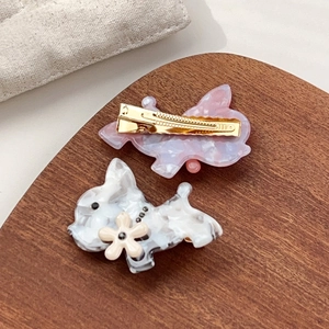 Lot de barrettes vintage en acétate avec motifs papillon rose et petit chien marbré