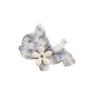 Barrette bouledogue français en acétate avec texture marbrée et fleur en strass