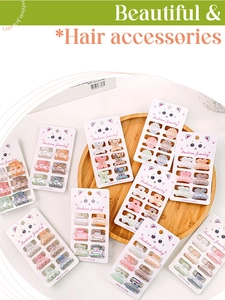 Détail de 6 mini pinces à cheveux aux couleurs bonbon nacrées en formes variées sur carte