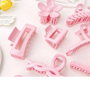 Sélection de pinces à cheveux roses aux formes florales et géométriques mates et brillantes