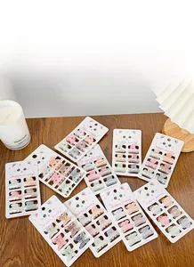 Lot de mini pinces à cheveux pastel aux formes de papillon et de fleur sur carte