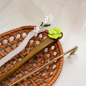 Three-piece Chinese style hairpins with lily of the valley and floral accents in woven basket
