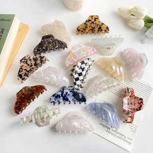 Large PVC Geometric Hair Claw Clip For Women Nonslip Marble Checkerboard Pattern Shark Clip Fashion Hair Accessories For Thick Hair