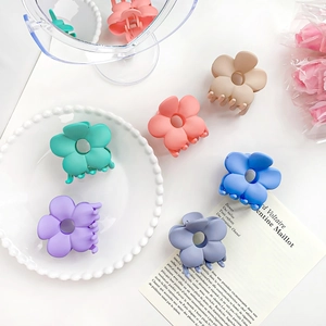 Pinces à cheveux fleurs mates en six couleurs pastel pour une coiffure coréenne chic