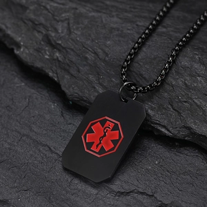 Collana medica con ciondolo rettangolare nero in acciaio e simbolo Star of Life rosso